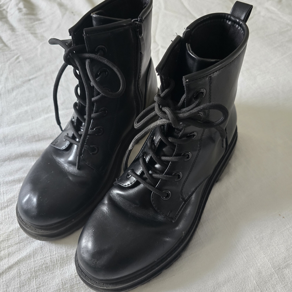 Dream Pairs Black Combat Boots Size 9 Lace Up Chunky Minimalist Boots